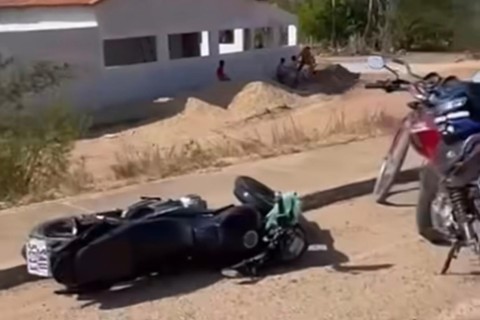 Colisão entre moto e viatura do Raio deixa motociclista ferido em Limoeiro do Norte-CE