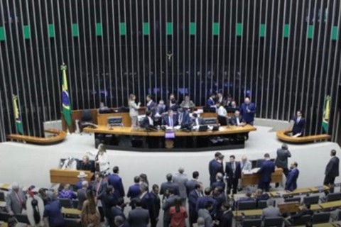 STF dá 10 dias para Câmara dos Deputados explicar tramitação da PEC da Blindagem