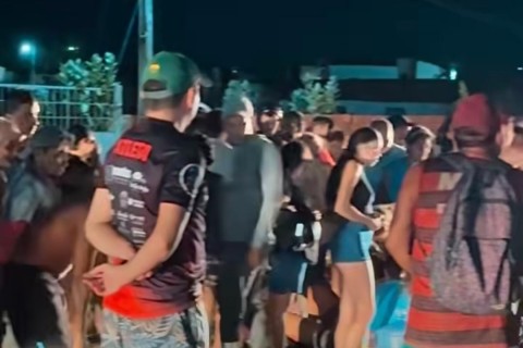 Grave colisão entre motos deixa três jovens feridos na BR-404, em Crateús-CE