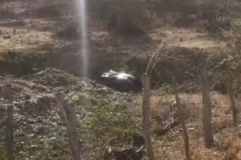 Motorista fica gravemente ferido após capotamento entre Mombaça e Pedra Branca; vítima passa por cirurgia na cabeça