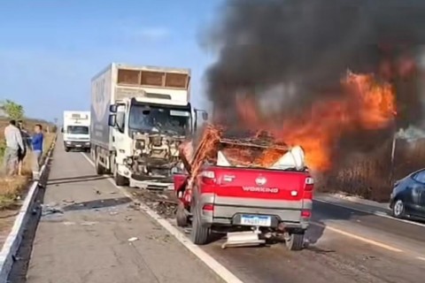 Acidente fatal na br-222 deixa veículo em chamas e manhã de terror no Ceará