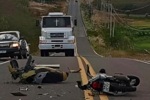Colisão entre motocicletas deixa um homem morto e outro ferido na BR-226 entre Solonópole e Milhã