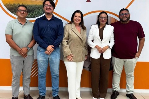 Prefeita de Piquet Carneiro-CE Neila Vitoriano buscando melhorias para o comércio local