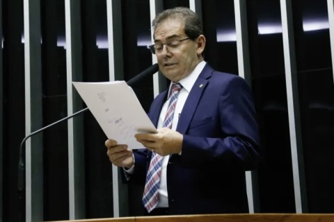 Anistia abalada: relator admite “clima tenso” e posterga projeto que reduziria penas dos golpistas