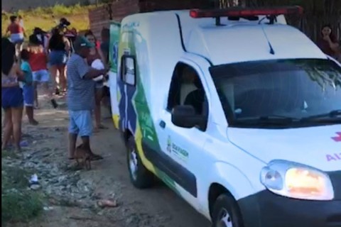 Homens são socorridos para o Hospital de Boa Viagem-CE após caírem de motocicleta