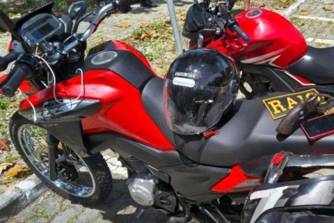 Adolescente é apreendido após tentar roubar duas motos e fugir por lagoa em Fortaleza-CE