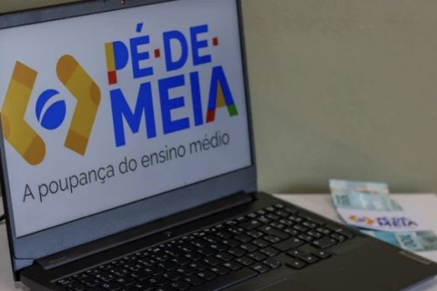 Mais incentivo à educação financeira: estudantes do Pé-de-Meia ganham liberdade para escolher onde investir o benefício