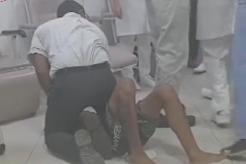 Técnico em enfermagem imobiliza paciente após sofrer agressão em hospital do Ceará