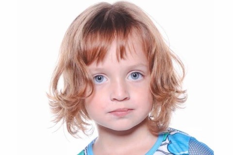 Menina de 4 anos morre após ser atingida por penteadeira em escola