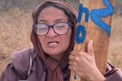 Promessa cumprida: após se curar de 23 nódulos, mulher percorre 100 km até Canindé